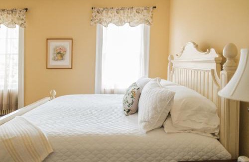 Centreville House | Lansdowne Manor