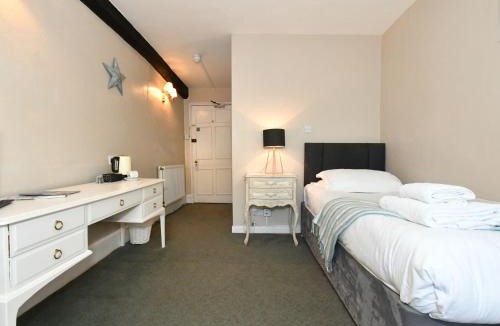 Calne Hotel | Lansdowne Strand