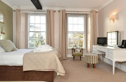 Calne Hotel | Lansdowne Strand