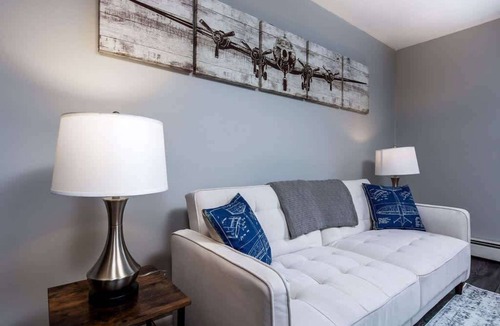Lansing Apartment | Lansing Layover #2 | The Hangar
