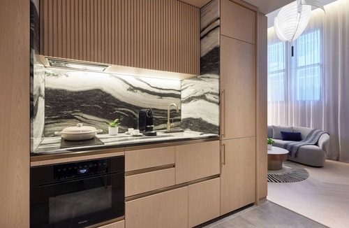 East Melbourne Hotel | Lanson Place Parliament Gardens