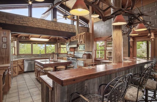 Sabinal Cabin | Lantana Lodge in Sabinal