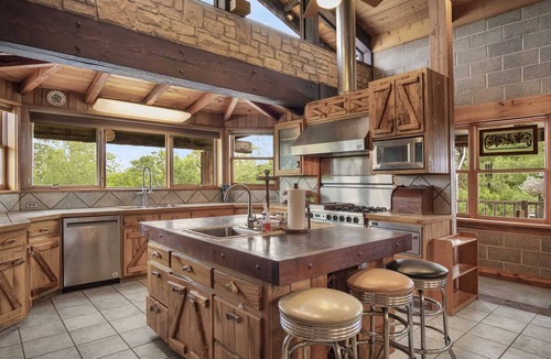 Sabinal Cabin | Lantana Lodge in Sabinal