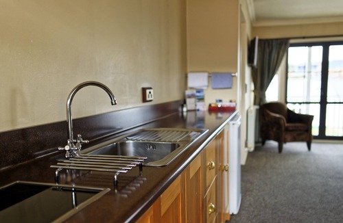 Reefton Apartment | Lantern Court Motel