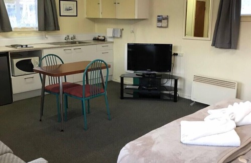 Reefton Apartment | Lantern Court Motel