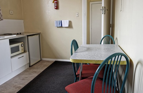 Reefton Apartment | Lantern Court Motel