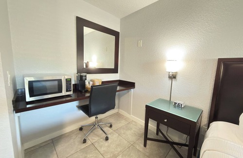 Whitfield Hotel | Lantern Inn & Suites