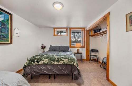 Eastern Vermont House | Lany Mae's Getaways - 20 min to Stowe - NO extra fees