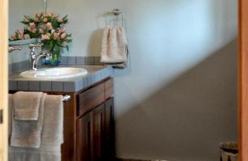 Saginaw Bed & Breakfast | LANZAROTTA Bed and Breakfast