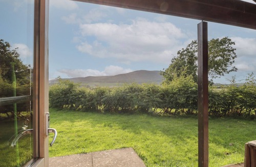 Carsethorn Cottage | LAPWING LODGE, pet friendly, with open fire in Southerness