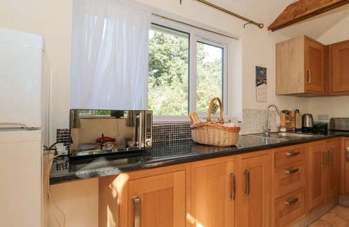 Hemyock Cottage | LAPWING LODGE, with pool in Hemyock