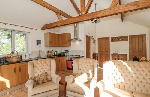 Hemyock Cottage | LAPWING LODGE, with pool in Hemyock