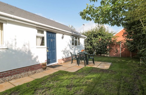 Hemyock Cottage | LAPWING LODGE, with pool in Hemyock