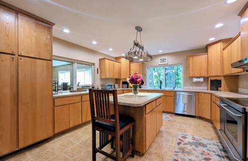 Yamhill County House | LARC Ranch ~ Serene Vineyard Escape