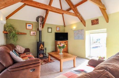 Helford Passage House | Larch Barn