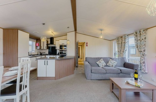 Carlton Miniott Cabin | Larch Waterside Spa (Pet), Thirsk