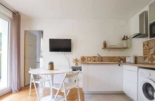 Lardenne Apartment | Lardenne - Parking, hippodrome Zenith