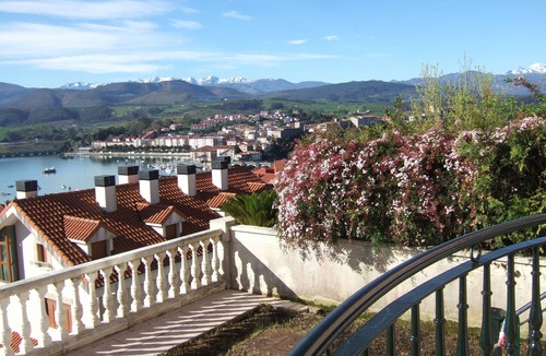 San Vicente de la Barquera House | Large Village House With Magnificent View