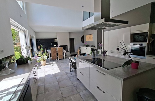 Saint-Saturnin-les-Avignon Villa | LARGE MODERN VILLA WITH POOL THIS SUMMER IN PROVENCE