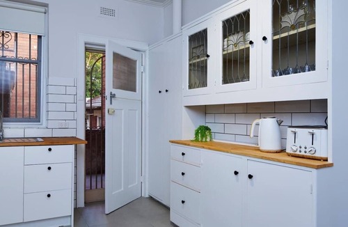 Prahran Apartment | Large 1 Bed Art Deco Prahran with Study