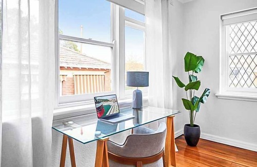 Prahran Apartment | Large 1 Bed Art Deco Prahran with Study
