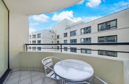 Parramatta Apartment | LARGE 1 BEDROOM UNIT + CAR SPACE PARRAMATTA CBD