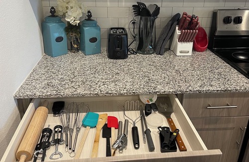 Aubrey Apartment | Large 1 BR Apartment w/ king Size Bed