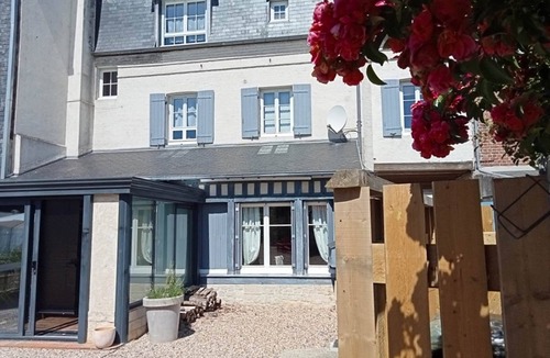 Pont-l'Eveque Apartment | Large 11-person house "L'éventail