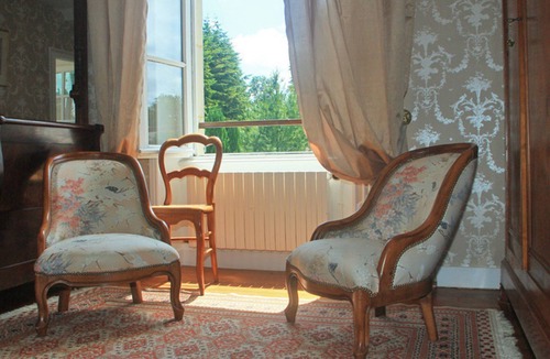 Ri Cottage | Large 18th-century house with enclosed garden, pets allowed