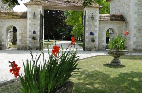 Bouin House | Large 18th century property