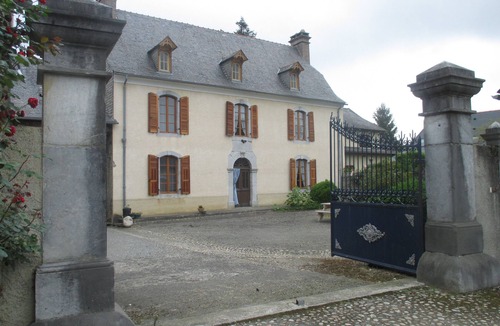 Bernac-Dessus House | Large 19th century character house.