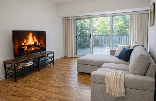 North York Condo | Large 2+2+den, private terrace, gym, sauna, garage, walk to subway!