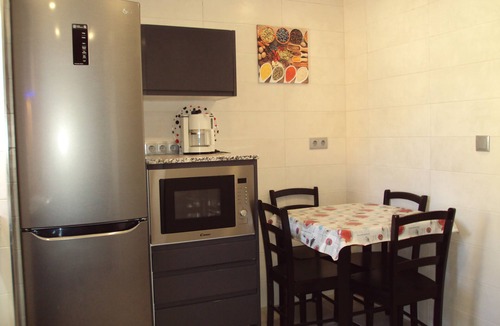 Benidorm Apartment | Large 2 bedroom apartment with private patio sleeping 6 people