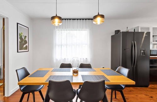 Tewantin House | Large 2 bedroom house with pool