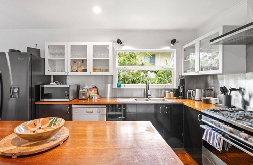 Tewantin House | Large 2 bedroom house with pool