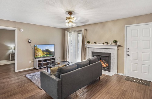 East Riverside - Oltorf Apartment | Large 2 Bedroom near Downtown