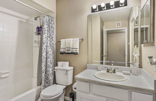 East Riverside - Oltorf Apartment | Large 2 Bedroom near Downtown