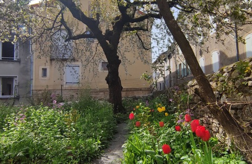 Florac House | Large 200 m2 house with garden, terraces and courtyard. Florac Center.