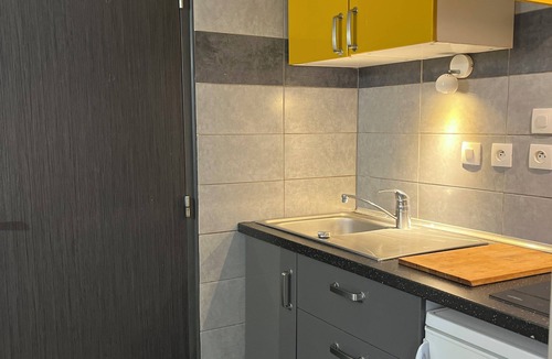 Villejuif Apartment | Large 22 m2 ground-floor studio, 5-minute walk from IGR/Paul Brousse line 14