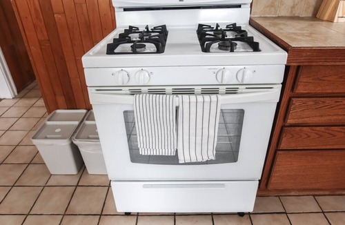 West Orange Apartment | Large 2BR Apt w/Balcony | Quick NYC Train