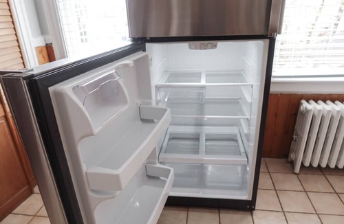 West Orange Apartment | Large 2BR Apt w/Balcony | Quick NYC Train