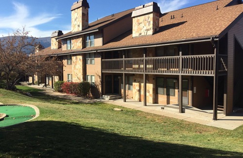 Eden Condo | Large 2BR Near Pineview, Powder Mtn & Snowbasin Hot Tub