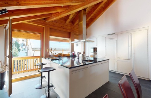 Surlej Apartment | Large 3-½ room maisonette on the 2nd floor.