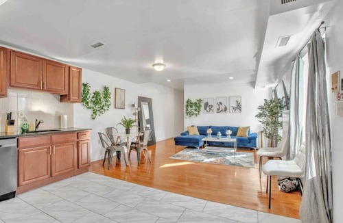 Fairmount Apartment | Large 3/2 in Spring Garden