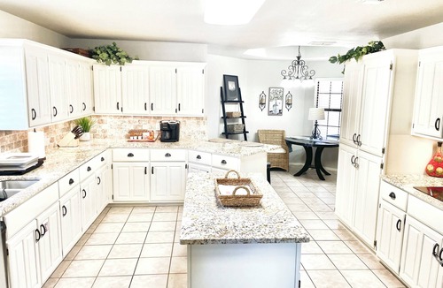 Paris House | Large 3 bed/2 bath luxury home in central location!