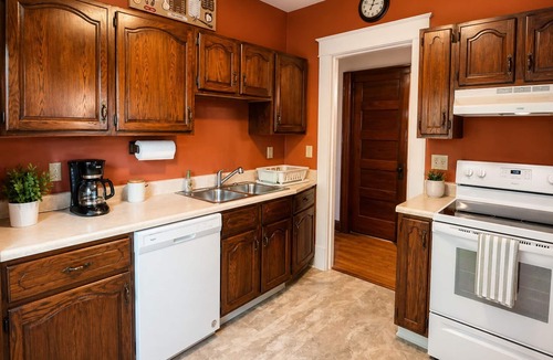 Erie Apartment | Large 3 Bed Boulevard Park Apartment ★ Near All
