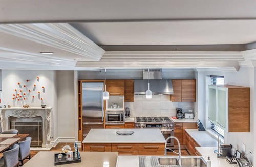 Near North Side Apartment | Large 3 Bed Duplex Downtown Chicago with Housekeeping & Laundry. Dog Friendly.
