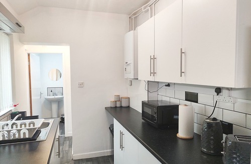 Wolverhampton House | Large 3 bed house Wolverhampton