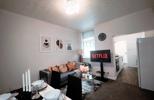 Wolverhampton House | Large 3 bed house Wolverhampton