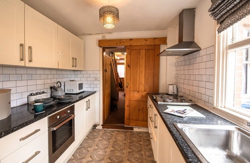 Canterbury House | Large 3 Bed House with Garden/Parking